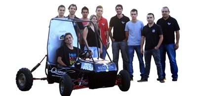 A turma da Unifran: no carro, Victor Hugo Maciel Mariano e Rodrigo Ribeiro Alves, Paulo Vinicius, Clodoaldo dos Reis Bueno, Beatriz Cristina da Silva, Bruno Luiz Senhuk, Adriel Magalhães Souza, Jorge Luiz Teixeira, Adriano Cândido de Almeida e Bladimir Ab